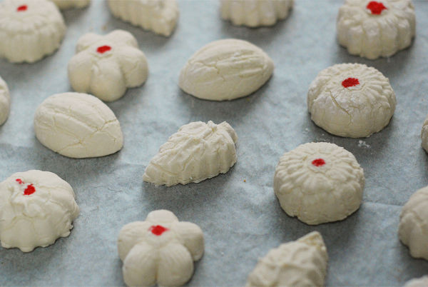 Chinese New Year Cookies: Kuih Bangkit - Messy Witchen